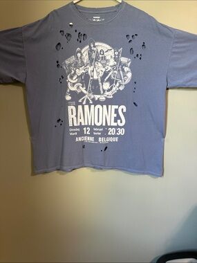 THE RAMONES T-SHIRT-
WOMEN’S L/XL